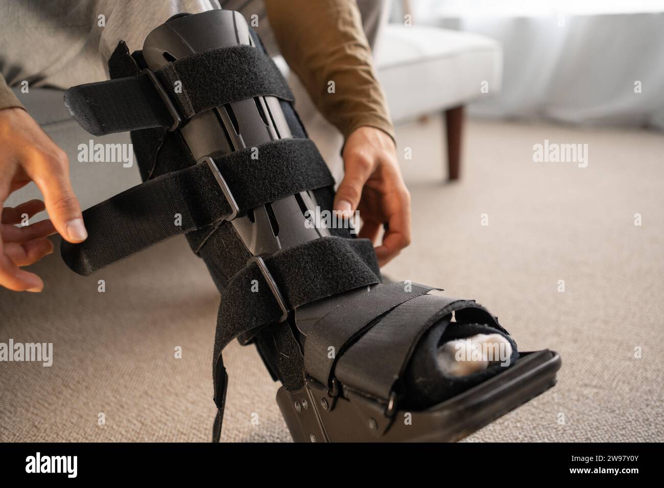 Walking leg pain home hi-res stock photography and images - Alamy