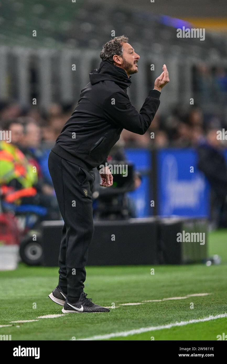 Milano, Italy. 23rd, December 2023. Head coach Roberto D'Aversa of Lecce seen during the Serie A match between Inter and Lecce at Giuseppe Meazza in Milano. (Photo credit: Gonzales Photo - Tommaso Fimiano). Stock Photo