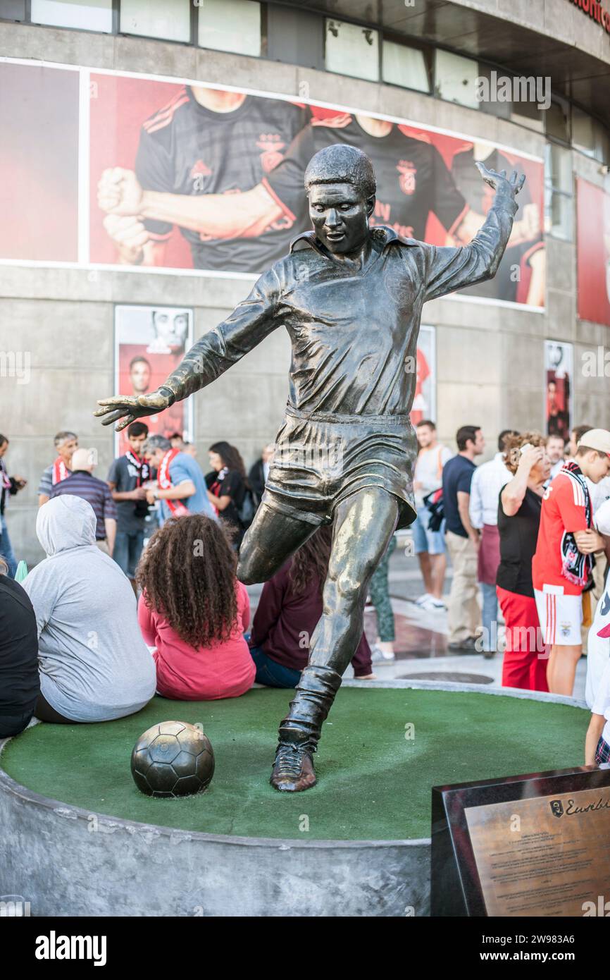Statue of Eusebio outside Benfica's stadium Stock Photo