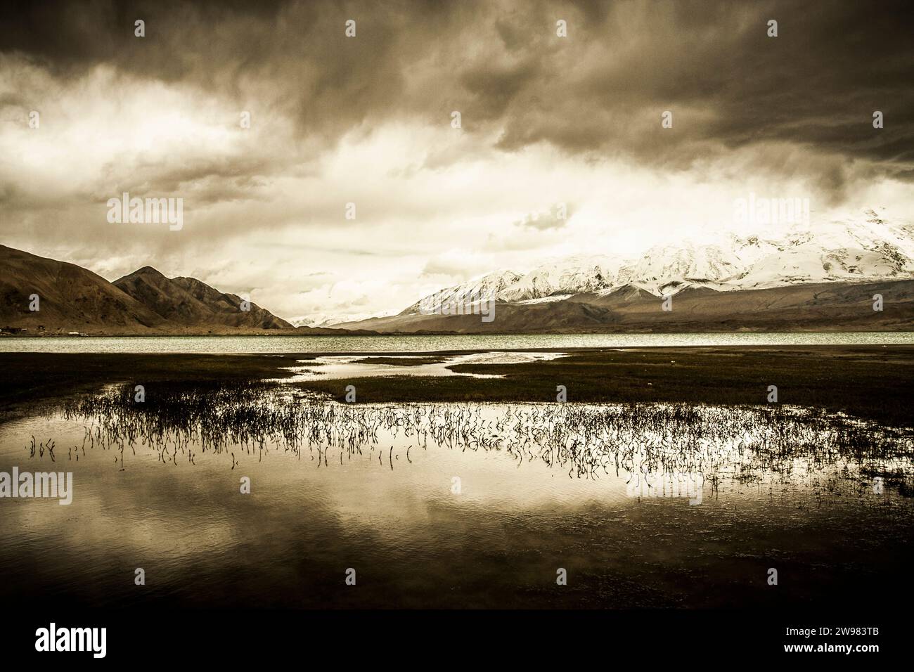 Karakul Lake in western China Stock Photo - Alamy