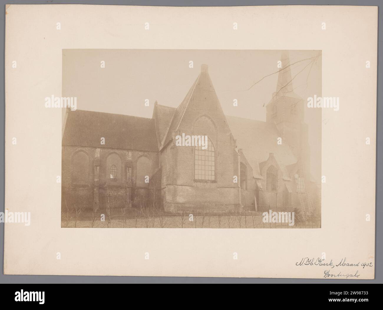 North side of the Dorpskerk in Poortugaal, Anonymous (Monumentenzorg) (Attributed to), 1902 photograph  Gatebread photographic support. cardboard albumen print church (exterior) Gatebread Stock Photo