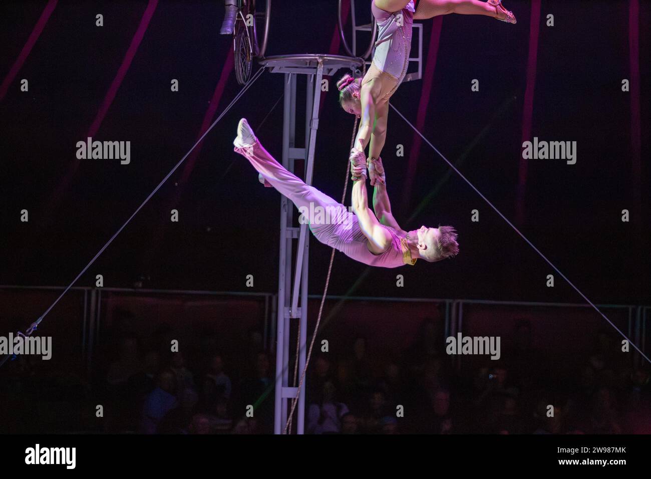 Ludwigshafen 24.12.2023: Aufführung vom Ludwigshafener Weihnachtscircus an Heiligabend Stock Photo