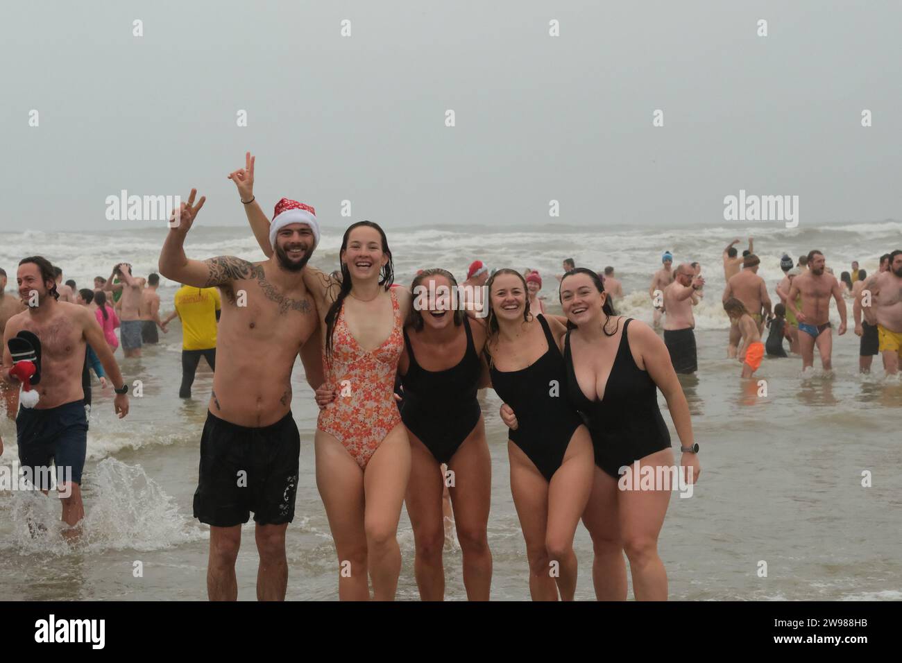 Bude, Cornwall, UK. 25th December 2023. UK Weather. Hundreds of people took to the 'no westuit' christmas day swim at Bude, as organised by the life saving club. Credit Simon Maycock / Alamy Live news. Stock Photo
