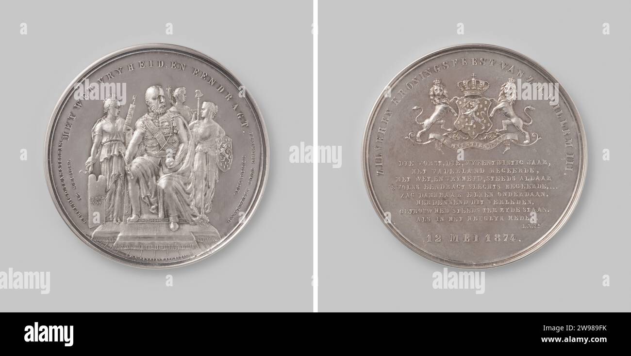 Twenty -five year old government anniversary of William III, King of the Netherlands, Moses de Vries, 1874 history medal Silver medal. Front: Willem III, with a scepter in right and government apple in the left hand, sitting in the midst of three women, representing justice, with a rowing bundle in the left hand and leaning on the table with the right hand; The Netherlands with freedom on scepter and coat of arms; And freedom with palm branch and bird's nest inside change. Reverse: inscription under crowned coat of arms, flanked by two lions, upstairs with inscription inside Omnipia. Amsterdam Stock Photo