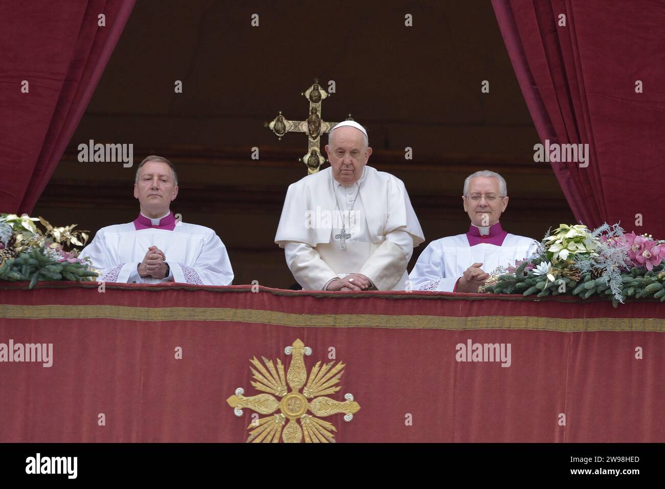 Pope Francis celebrates the Urbi et Orbi in Saint Peter's Basilica at ...