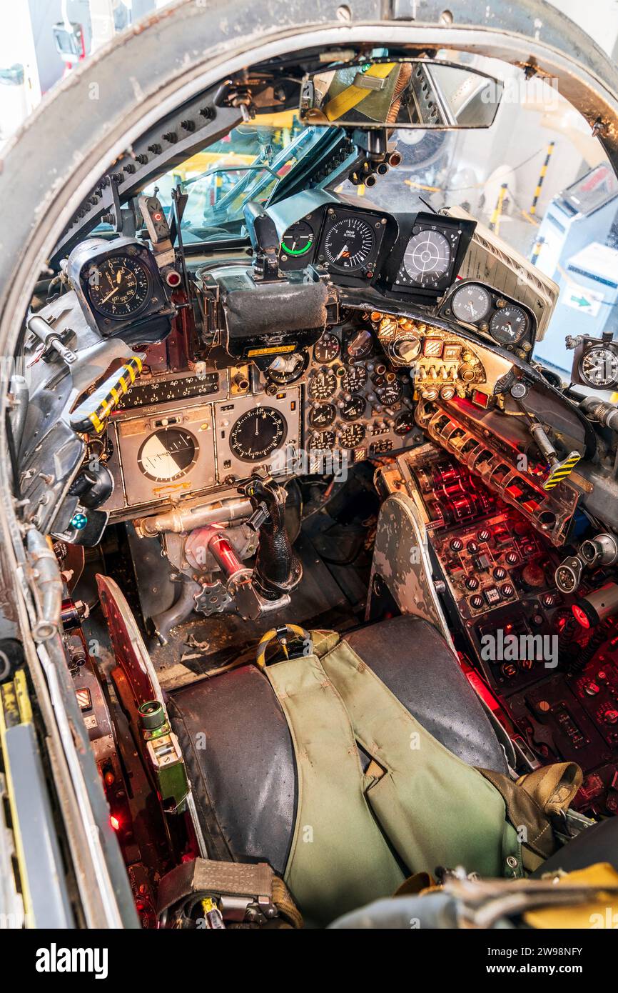 interior-of-a-1960s-raf-decommissioned-blackburn-buccaneer-fighter