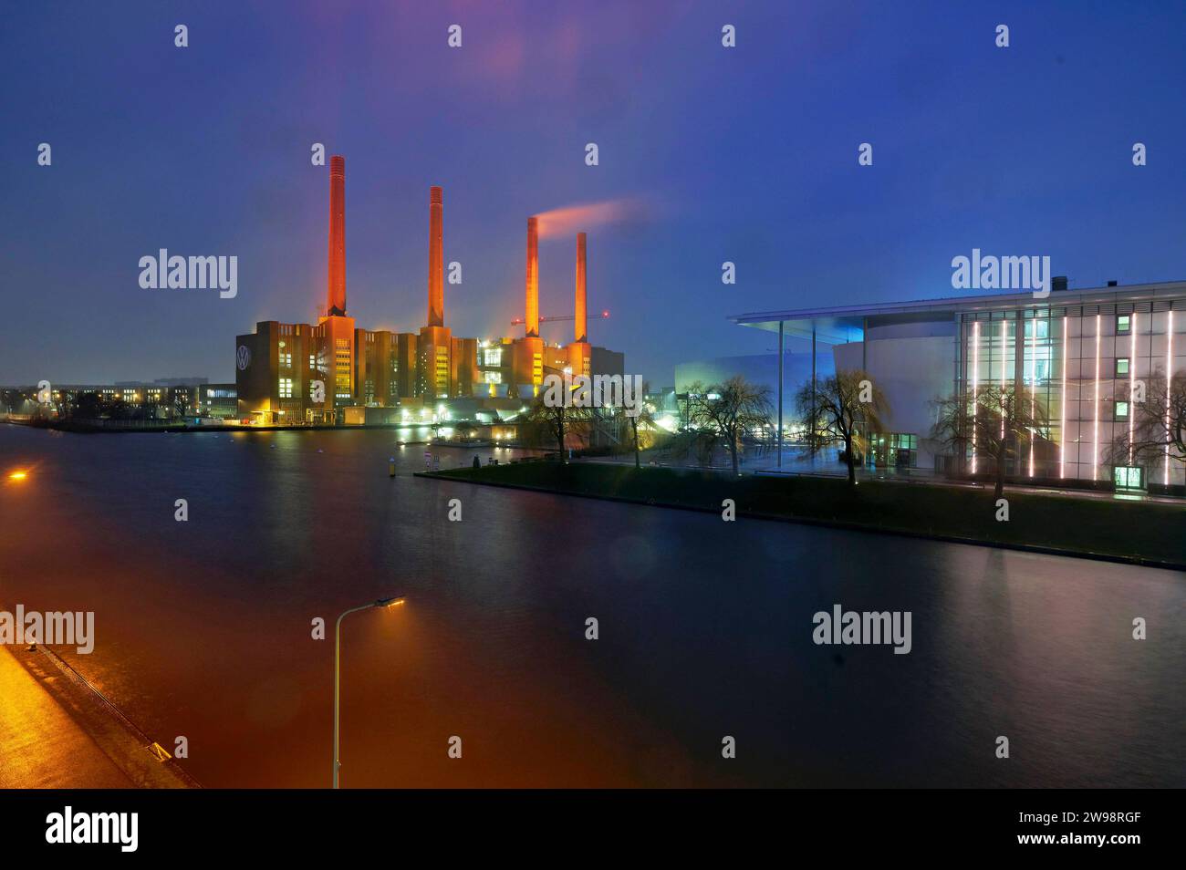  Das VW-Werk am Heilig Abend. Wolfsburg, 24.12.2023 *** The VW plant on Illustration 