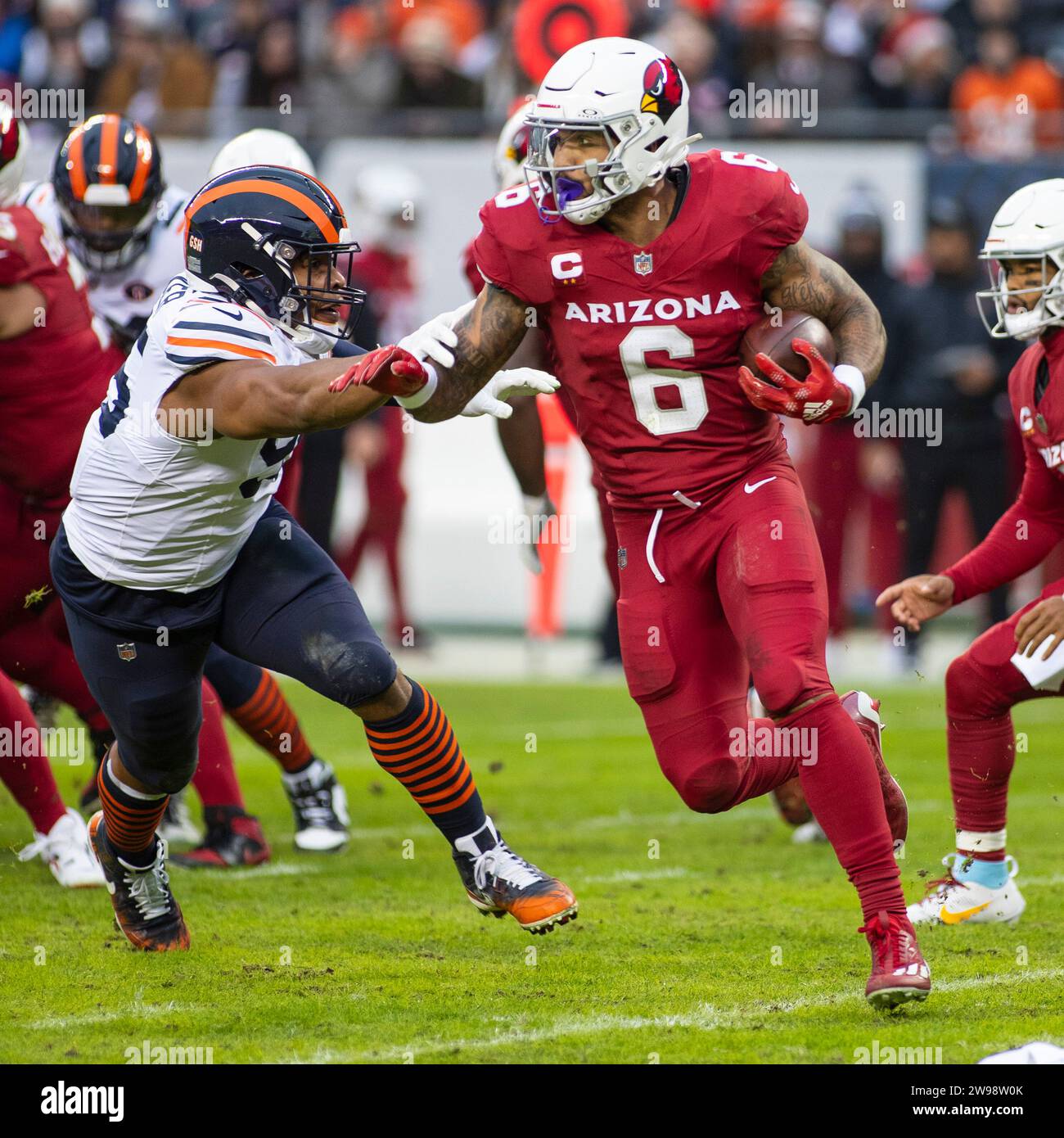 Chicago, IL, USA. 24th Dec, 2023. Chicago Bears 95 DeMarcus Walker chases Cardinals 6 James
