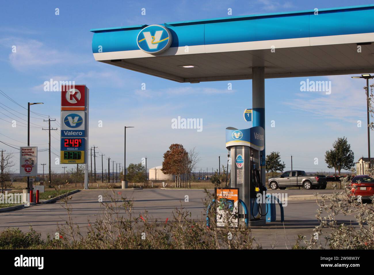 San Antonio, USA. 25th Dec, 2023. Unleaded gasoline is retailing for 2