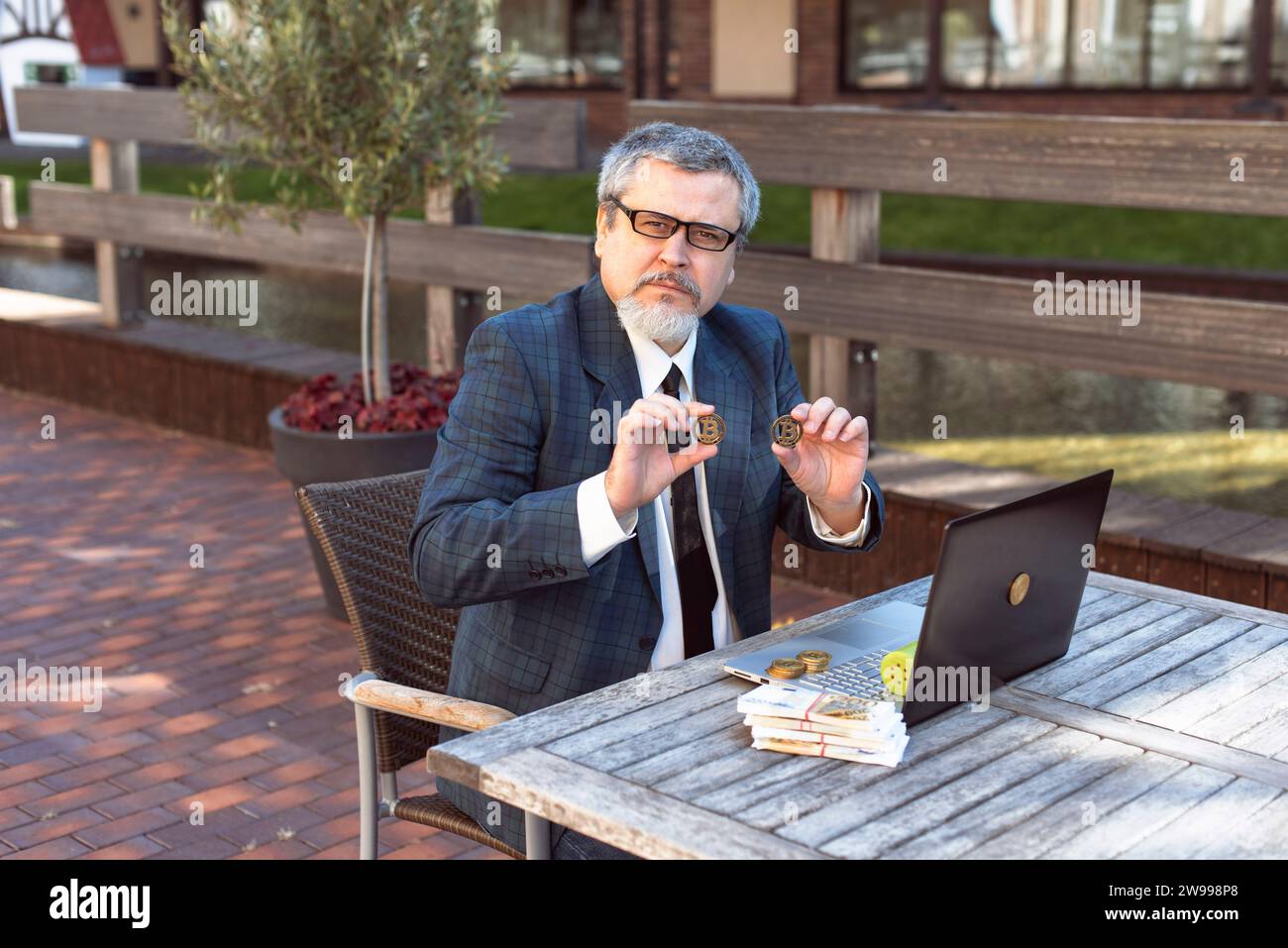 Crypto boss hi-res stock photography and images - Page 3 - Alamy