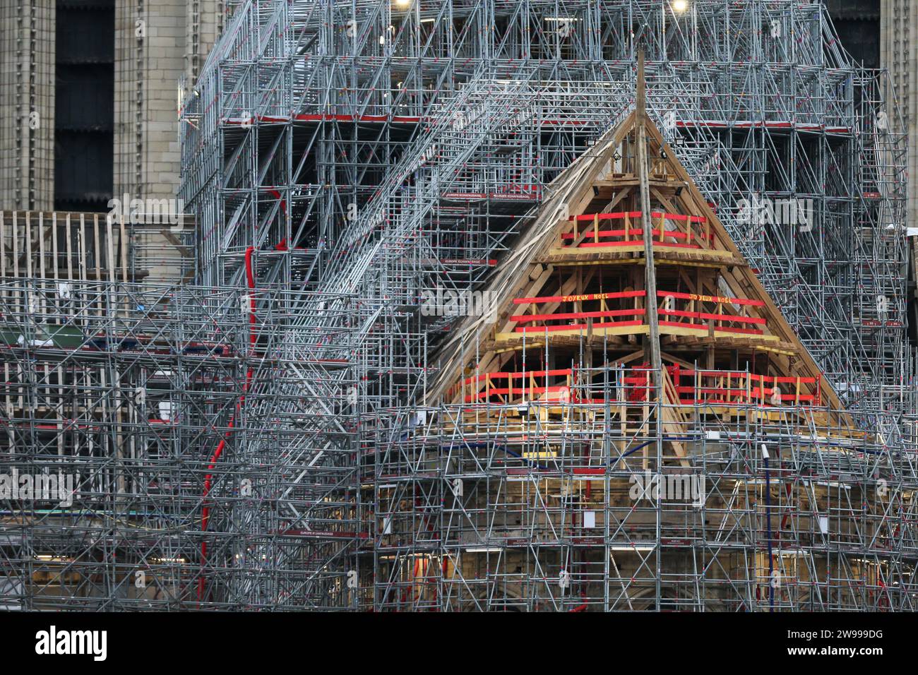 Rebuilding notre dame hires stock photography and images Alamy