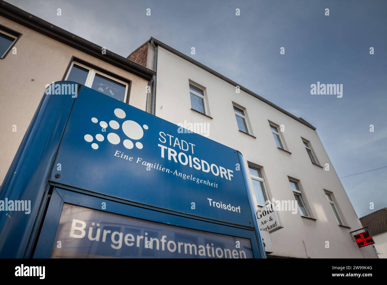 Picture of a sign with the logo of Stadt Troisdorf, Germany, on a sign in the city center. Troisdorf is a city in the Rhein-Sieg-Kreis, in North Rhine Stock Photo