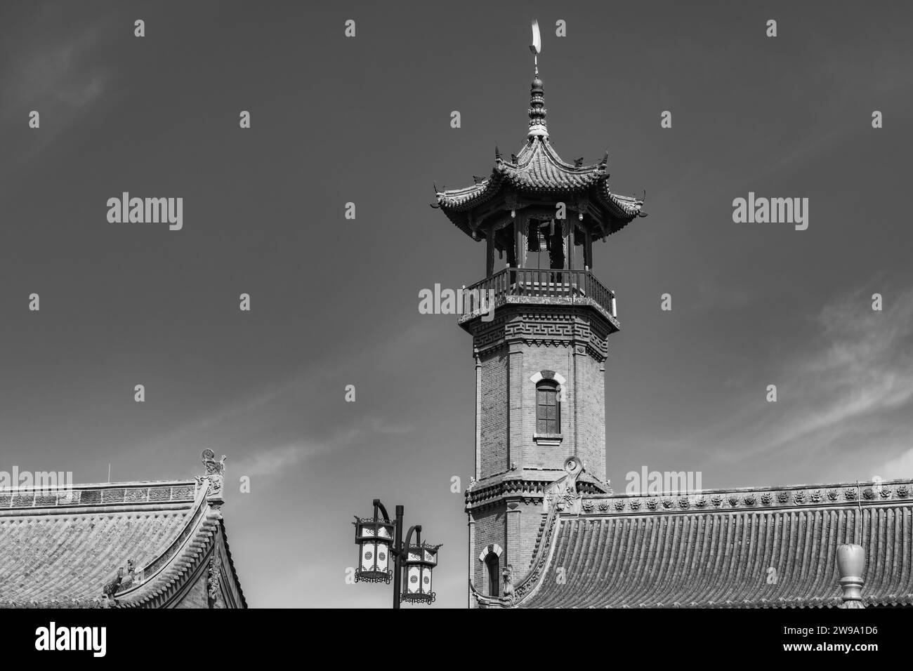 28.09.2021. HOHHOT, CHINA: Vertical image of minaret of The Great Mosque of Hohhot (a mosque in Huimin District, Hohhot, Inner Mongolia, China. It is Stock Photo