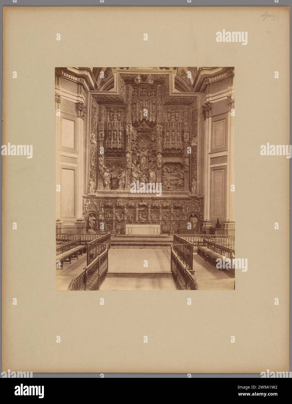 Retable in a church (presumably) in Spain, c. 1875 - c. 1900 photograph  Spain cardboard. photographic support albumen print altar with dossel (dorsal), 'reredos', altar-screen, retable. interior of church. sculpture (+ relief  sculpture) Spain Stock Photo