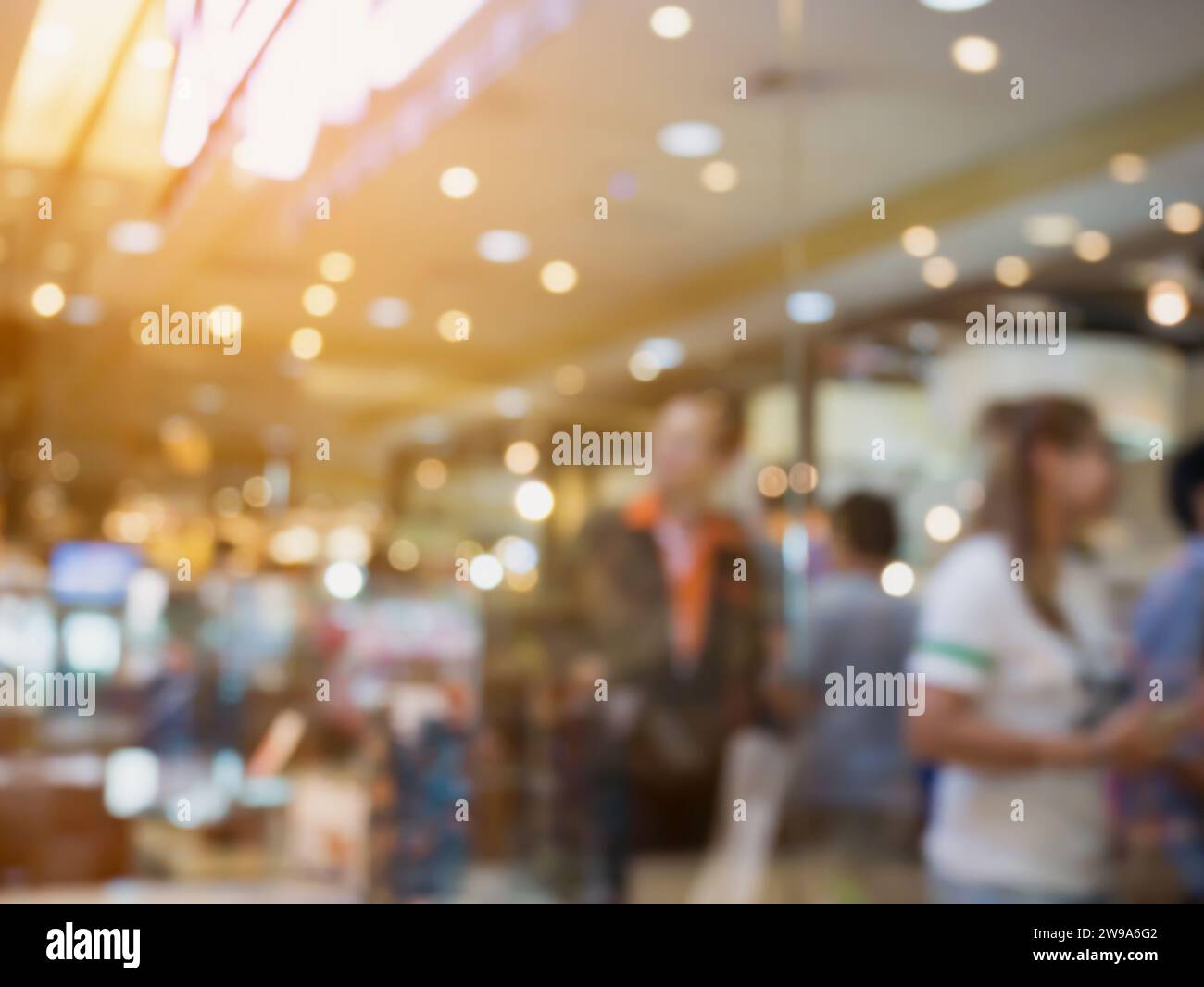 People walking in shopping mall hi-res stock photography and images - Alamy