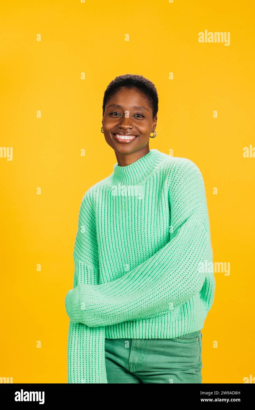 Women wearing green hi-res stock photography and images - Alamy