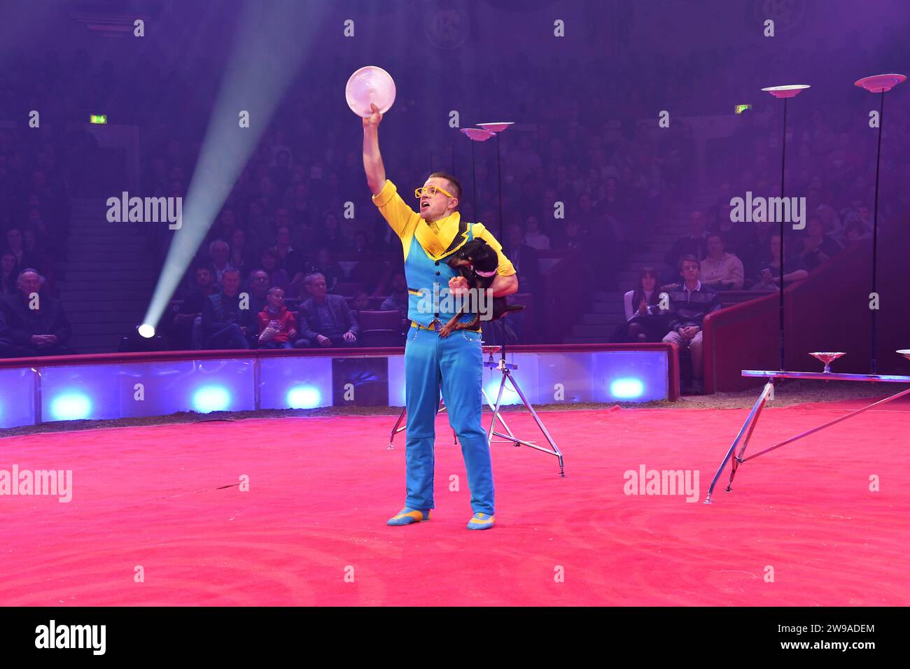  Show / 1. Winterprogramm von Zirkus Krone Farbenspiel / Premiere Bildidee 