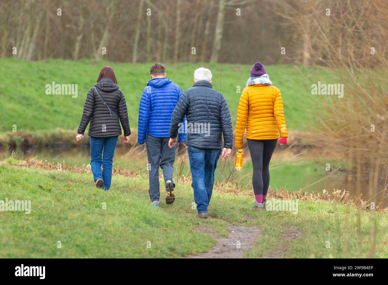 Kidderminster, UK. 26th December, 2023. UK weather: People in the Midlands don their winter coats as temperatures drop for a traditional family Boxing Day walk. Credit: Lee Hudson/Alamy Live News Stock Photo
