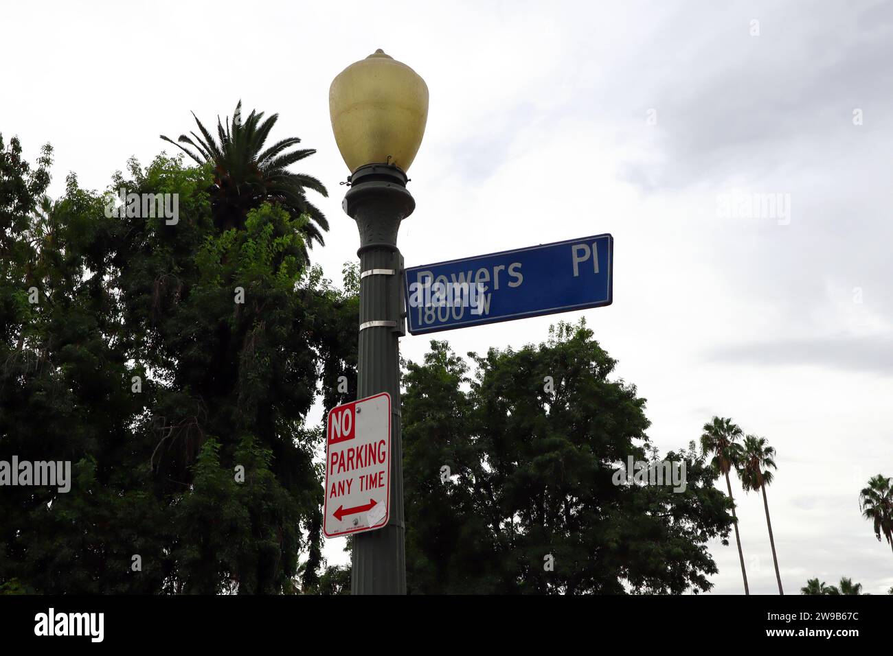 Los Angeles, California Powers Place, the shortest street in Los