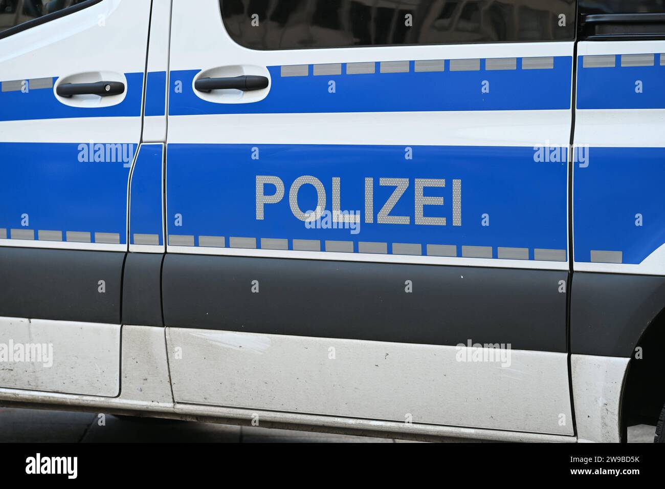 RescPol Schriftzug Polizei Gummiert 13x3,5cm - Klettrückseite Schwarz/weiß