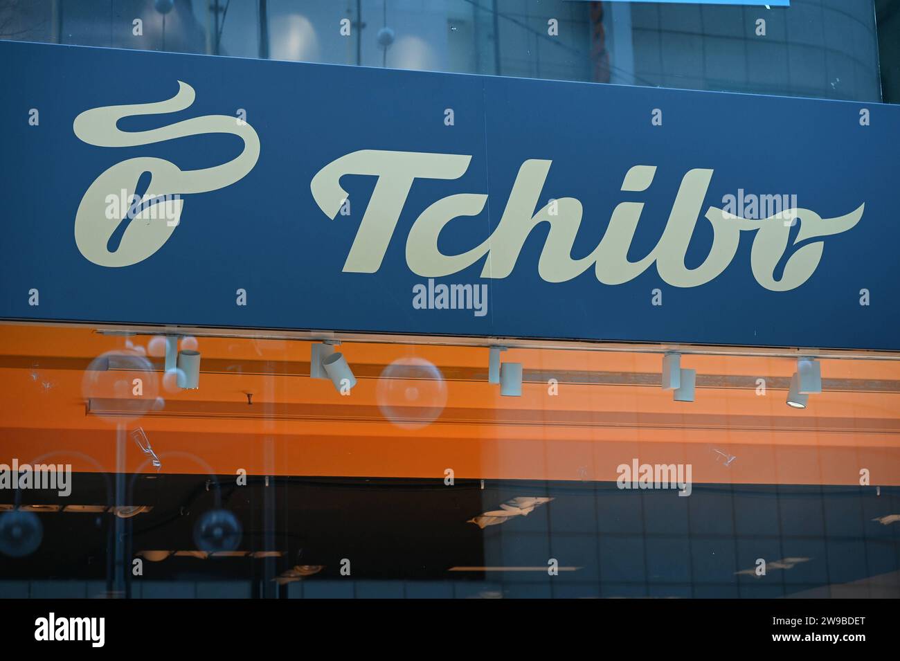 Outlet Lettering Logo, Schriftzug von Tchibo an einer Outlet Filiale des Kaffeeröster ...