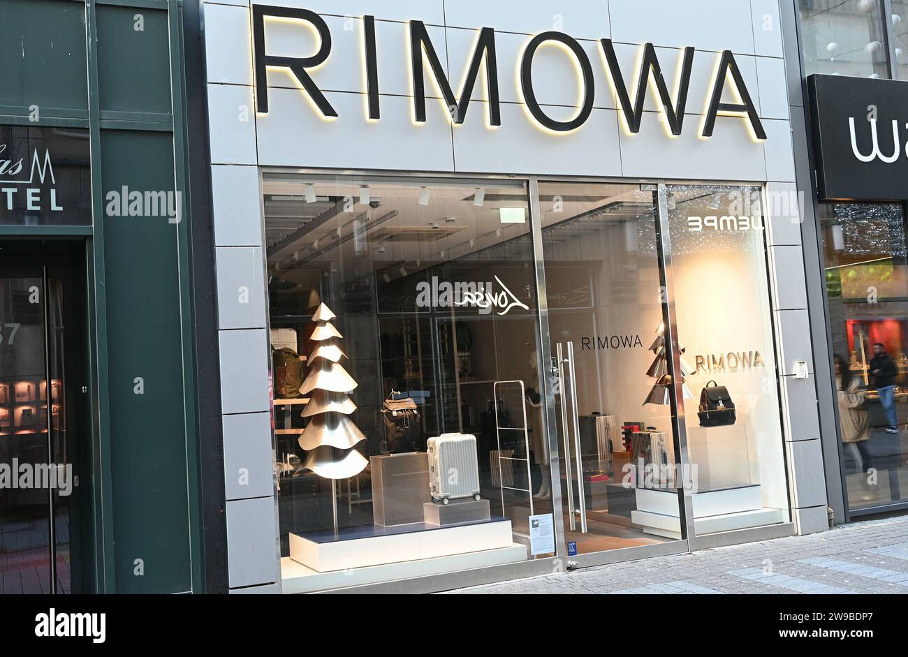 Rimowa hi-res stock photography and images - Alamy
