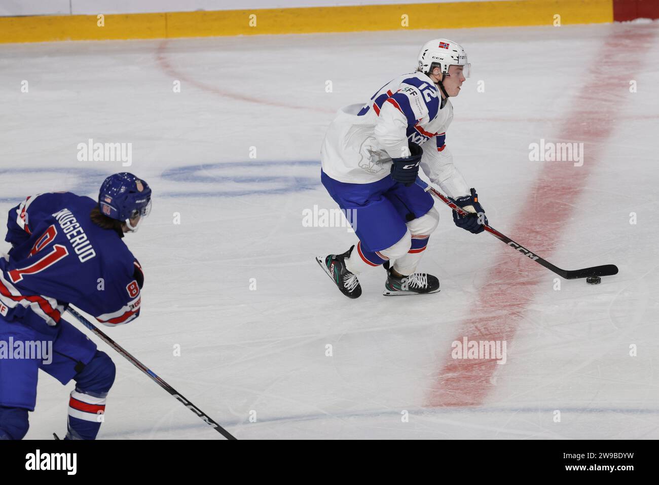 Usa's Jimmy Snuggerud and Norway's Noah Steen during the IIHF World Junior Championship group B ice hockey match between USA and Norway at Frolundaborg in Gothenburg, Sweden December 26, 2023. Stock Photo