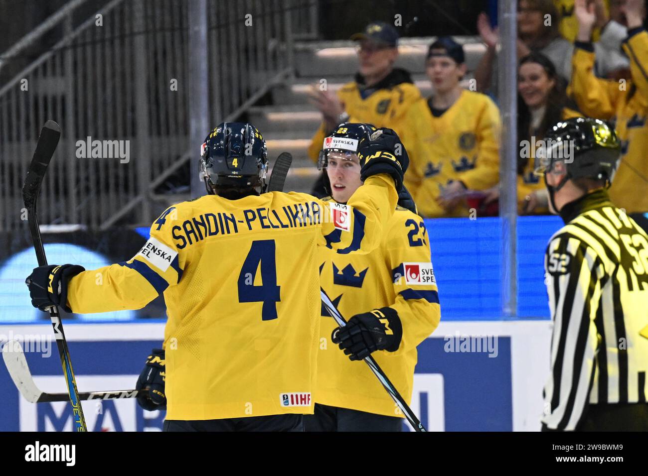 Gothenburg, Sweden 20231226Sweden's Jonathan Lekkerimäki score 3-0 during the IIHF World Junior Championship group A ice hockey match between Sweden a Stock Photo