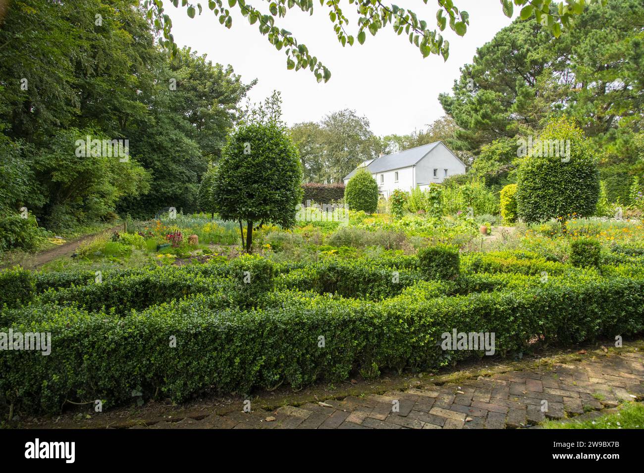 English country kitchen garden hi-res stock photography and images - Alamy