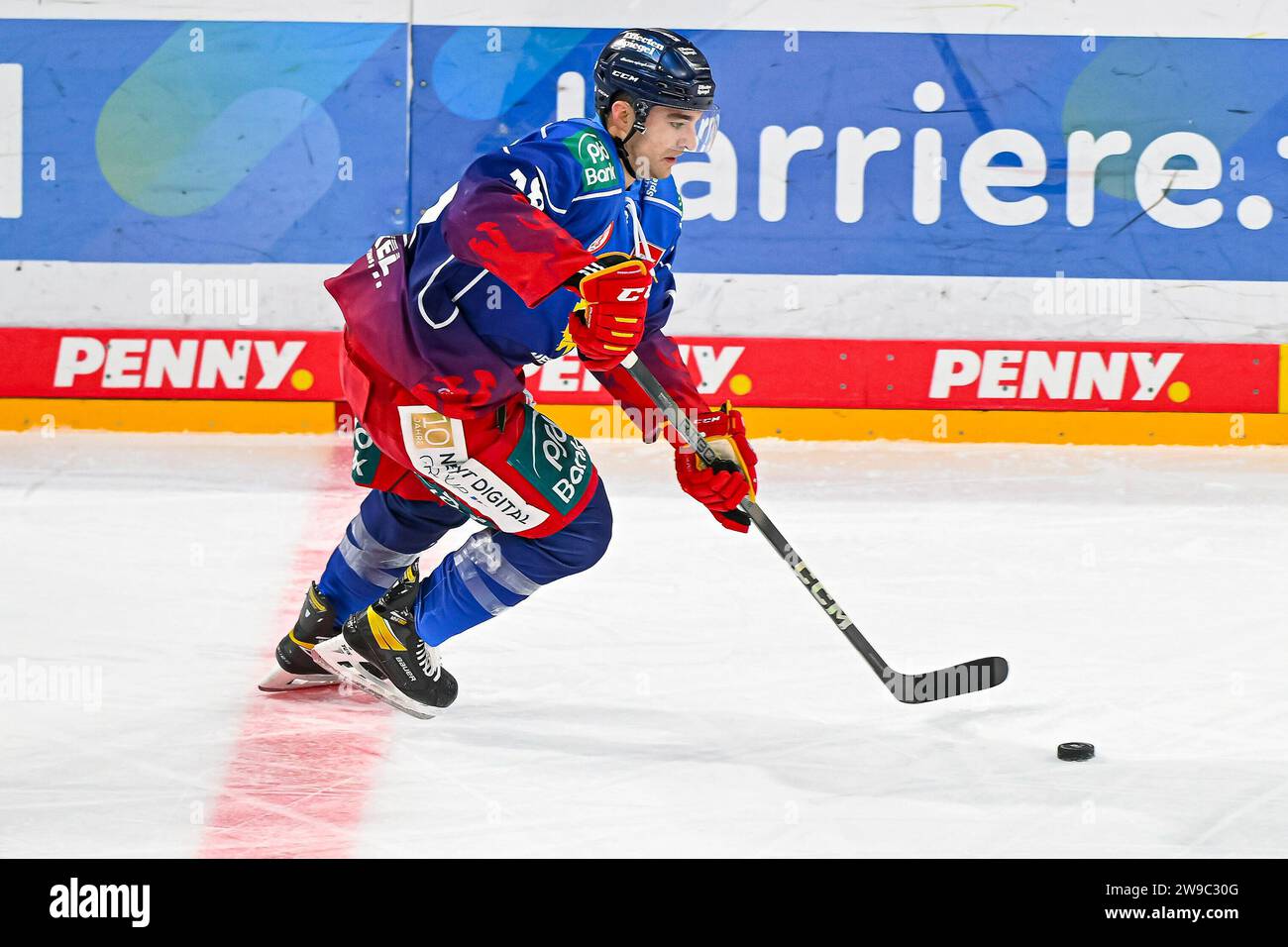 Eishockey DEL - Düsseldorfer EG vs Augsburger Panther am 26.12.2023 im PSD Bank Dome in Düsseldorf Düsseldorfs Kenny Agostino (Nr.18) Foto: osnapix Stock Photo