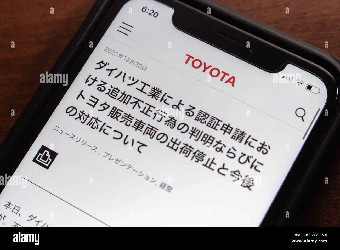 Vancouver, CANADA - Dec 25 2023 : Announcement about Daihatsu's certification test irregularities (Japanese) seen in Toyota website on an iPhone. Stock Photo