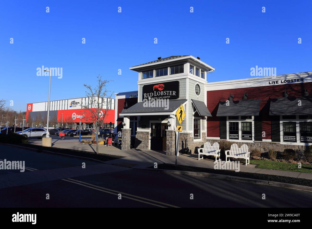 Red Lobster Seafood restaurant Cross County Center Yonkers, NY Stock Photo