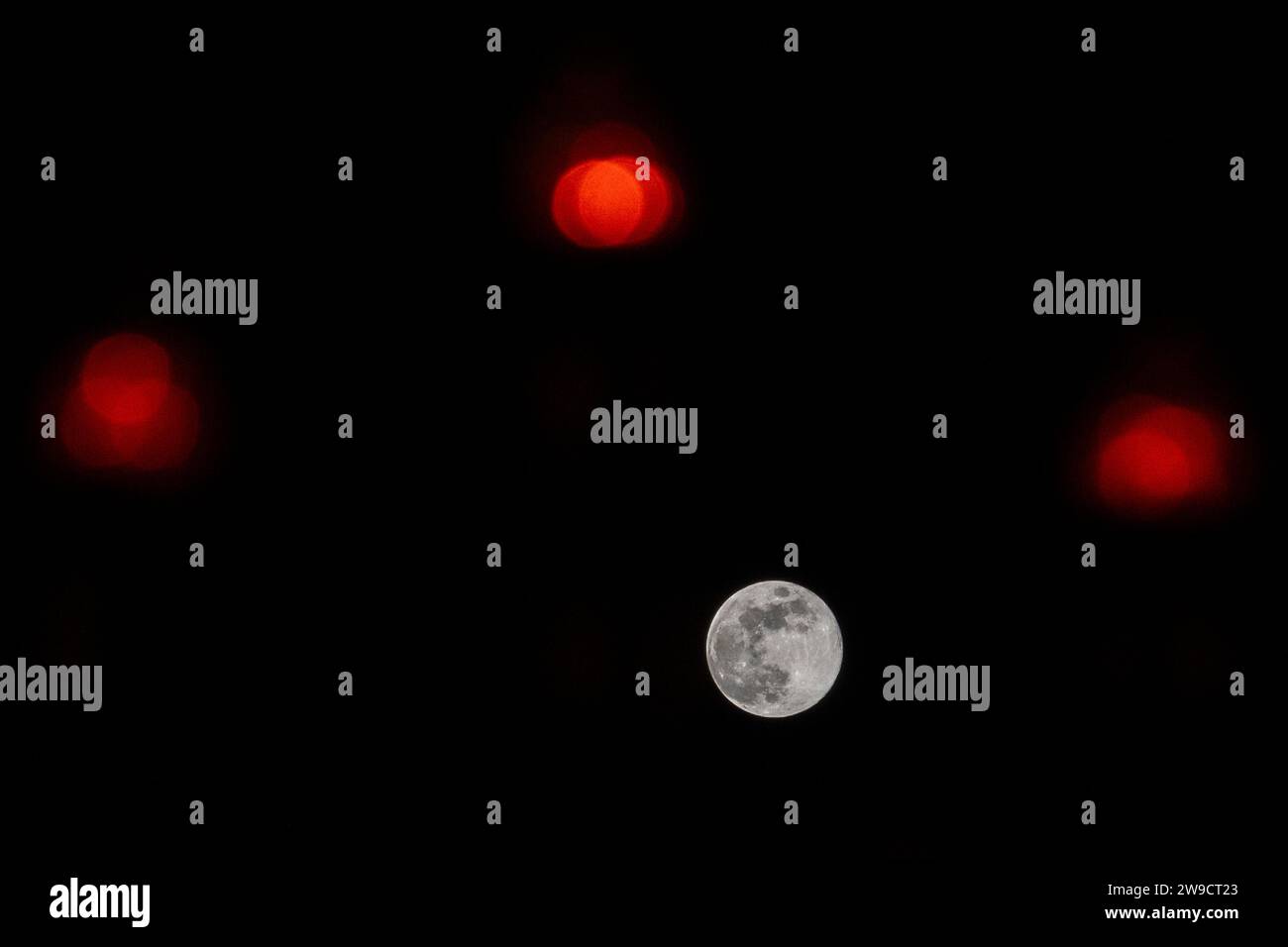 December's full moon: When to see the Christmas moon - ABC News