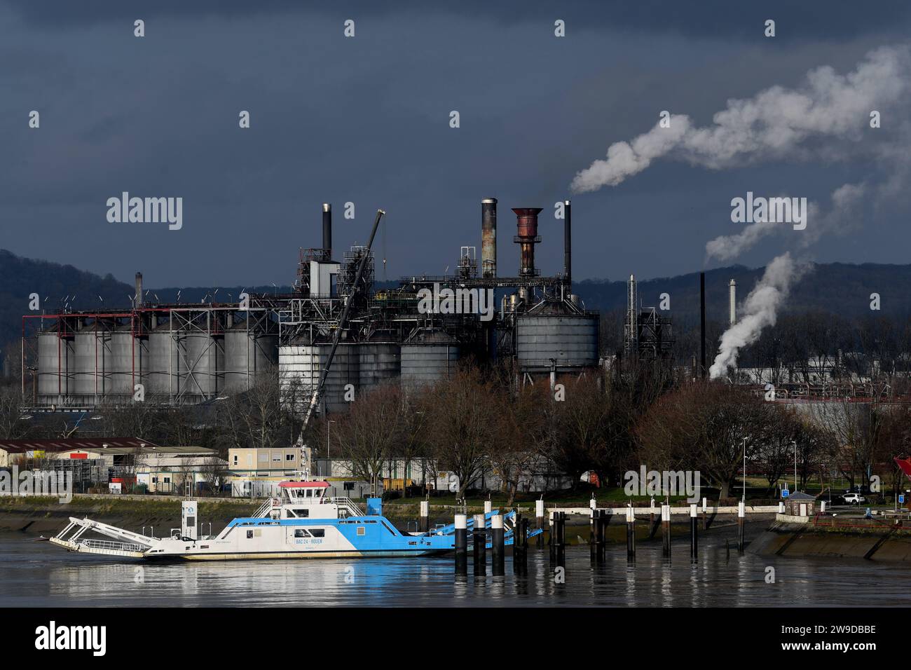 Bac industriel hi-res stock photography and images - Alamy