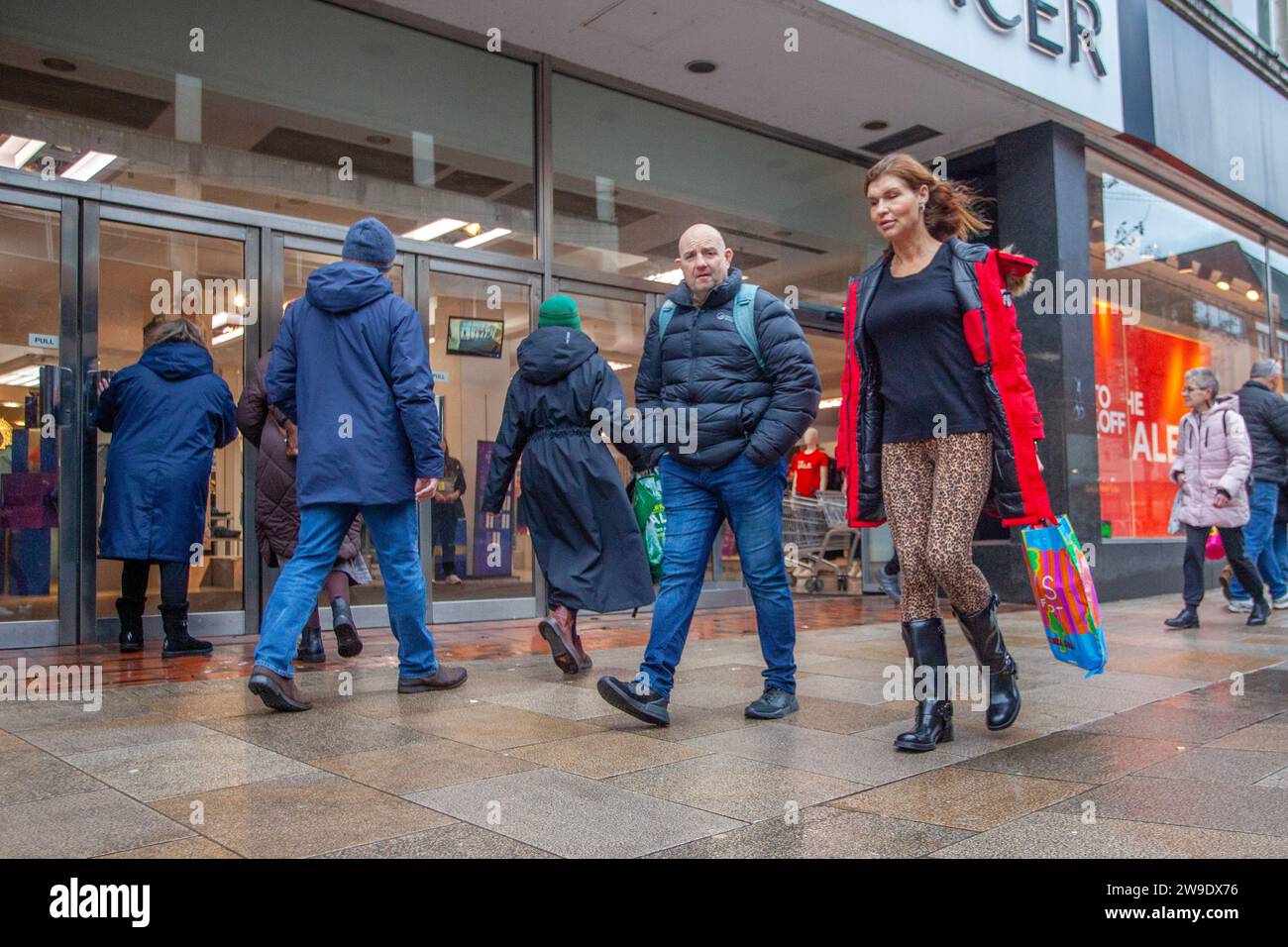 Retail Business Store Marksandspencer Hi res Stock Photography And retail-business-store-marksandspencer-hi-res-stock-photography-and
