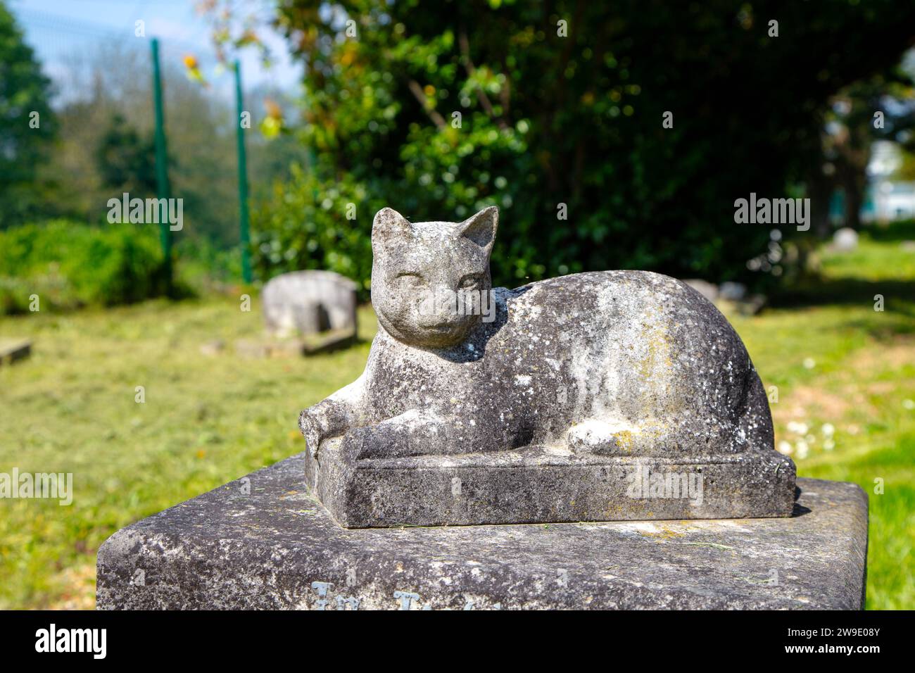 Funerary monument of a cat at the Ilford PDSA Animal Cemetery, Ilford