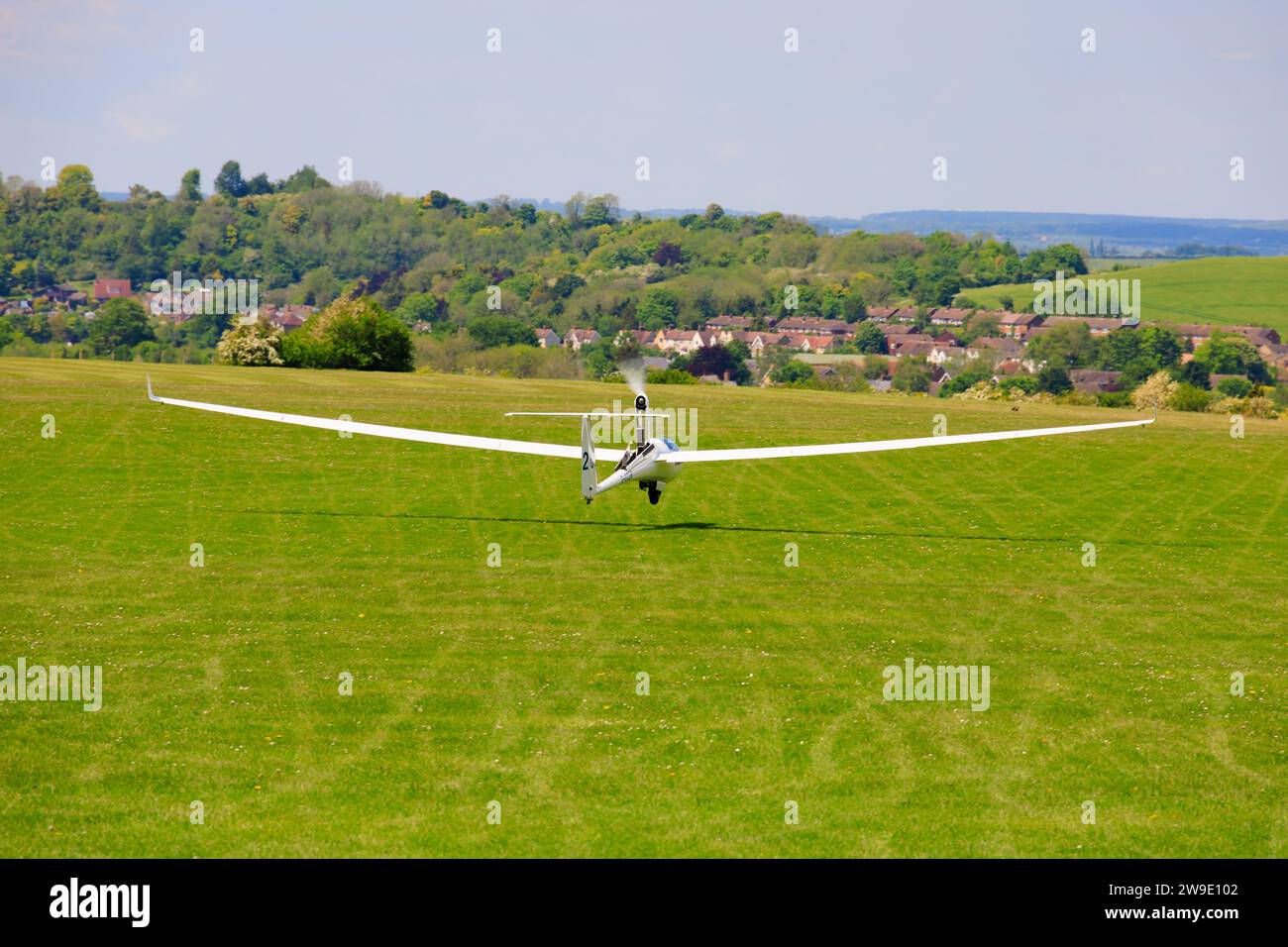 Self launch motor glider, ASH26E, GCCLR, taking off from the London