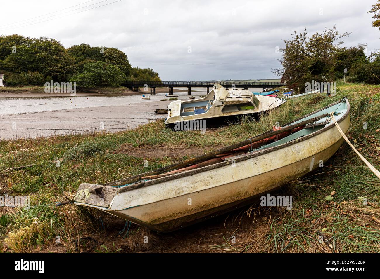 Situated on the Tarka Trail and enjoying panoramic views of the river