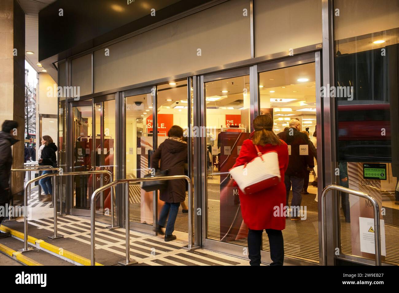 oxford-street-london-uk-27-december-2023-europes-busiest-shopping