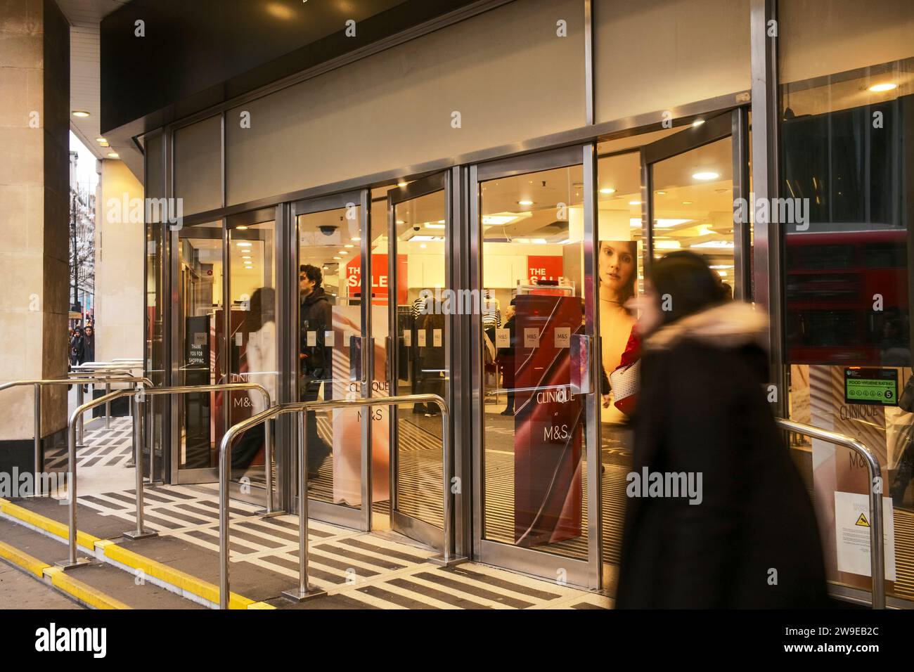 oxford-street-london-uk-27-december-2023-europes-busiest-shopping