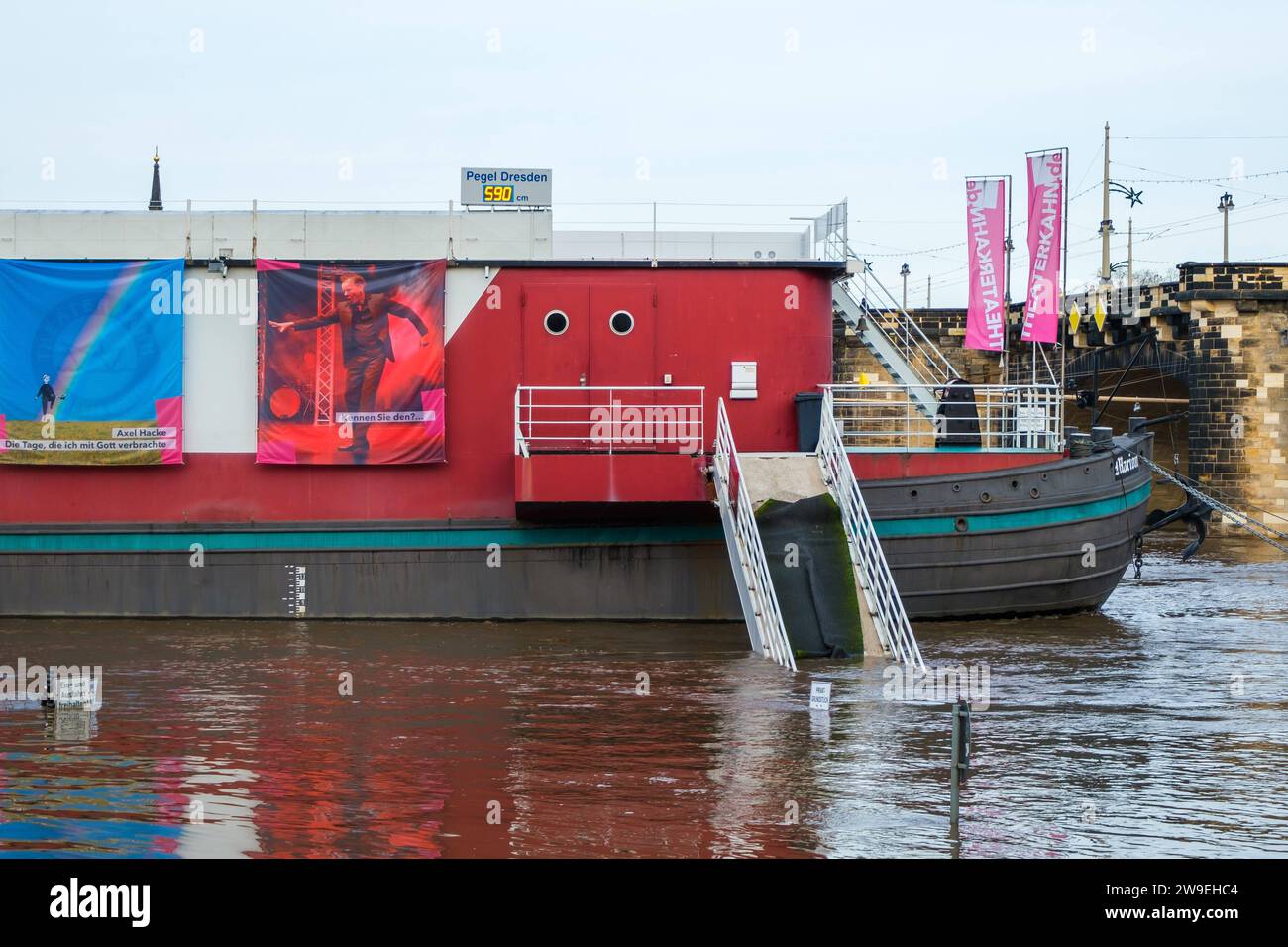 Elbehochwasser in Dresden DEU/Deutschland/Sachsen/Dresden, 27.12.2023, Starke Regenfaelle und