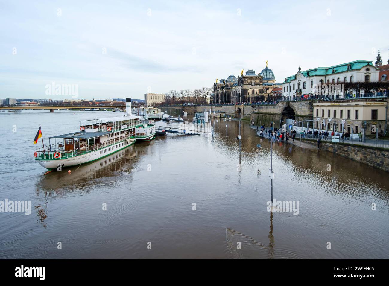 Elbehochwasser in Dresden DEU/Deutschland/Sachsen/Dresden, 27.12.2023, Starke Regenfaelle und