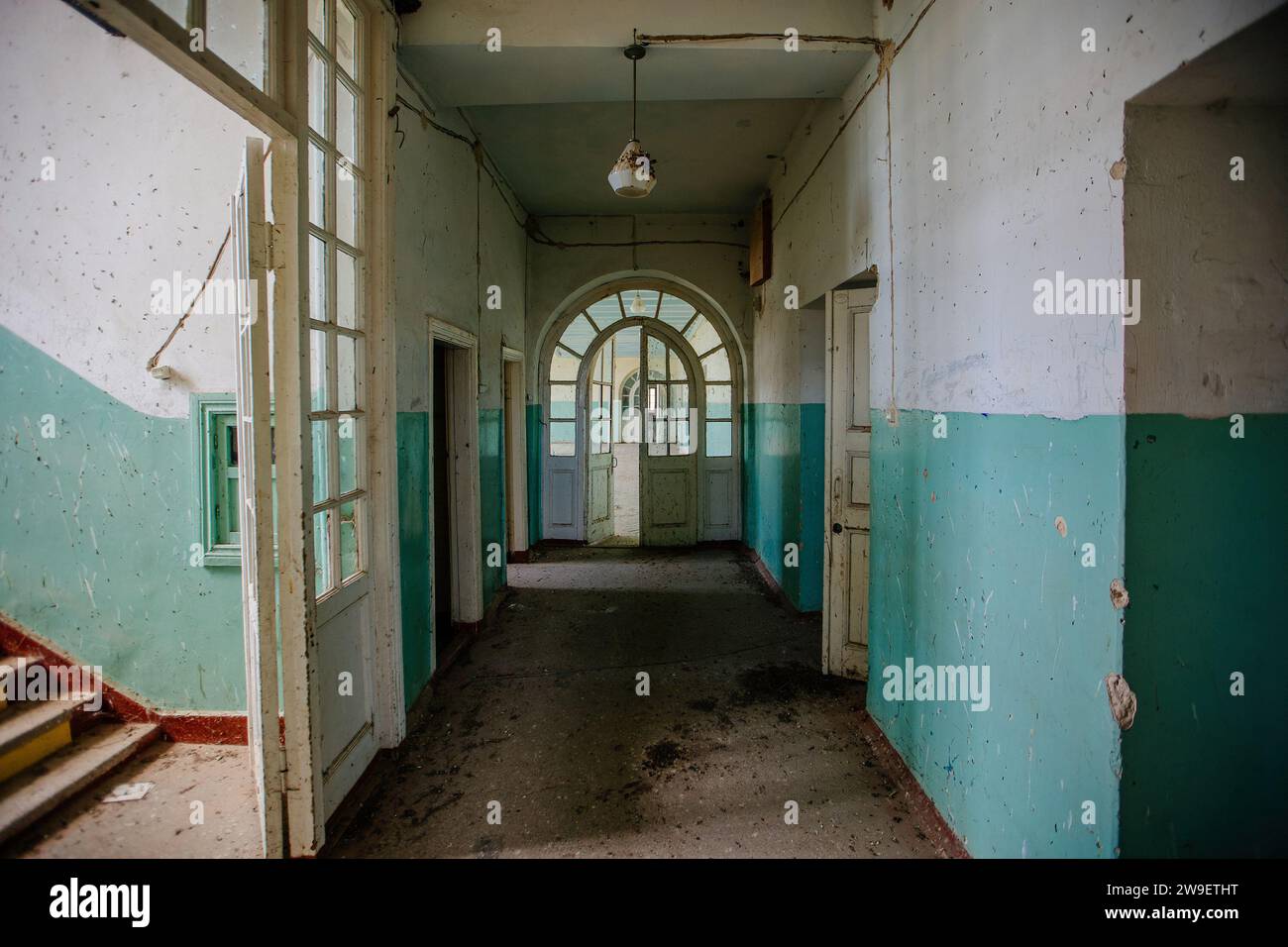 Dark corridor of old abandoned building Stock Photo - Alamy