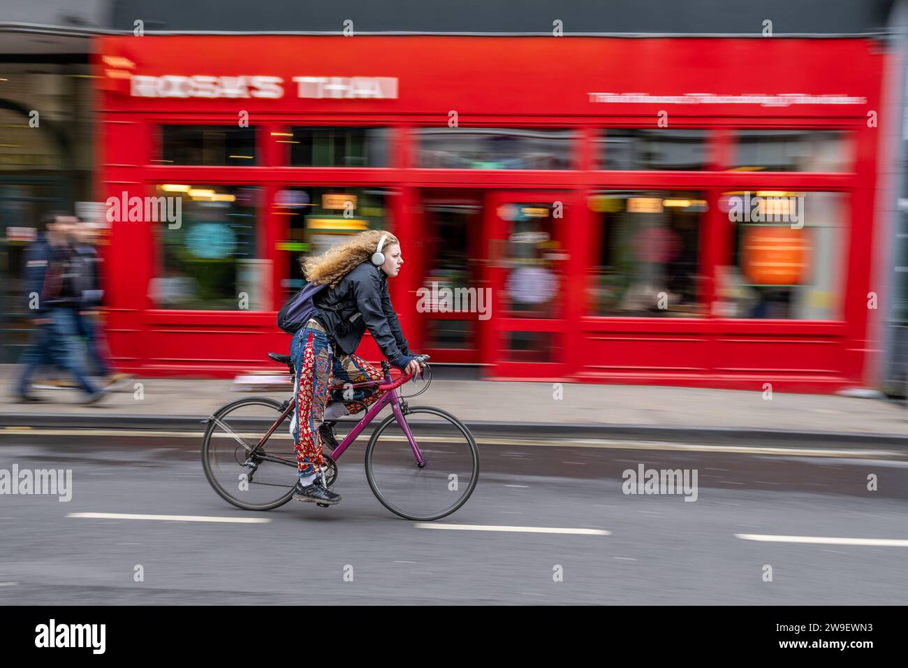 Woman cyclist in Oxford city centre Stock Photo Alamy