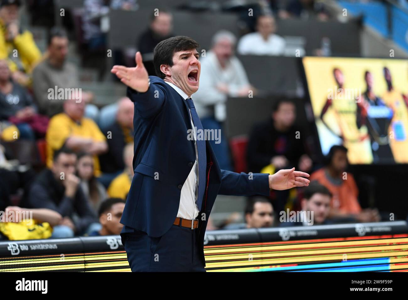 Ludwigsburg, Deutschland. 27th Dec, 2023. Pedro Calles (EWE Baskets