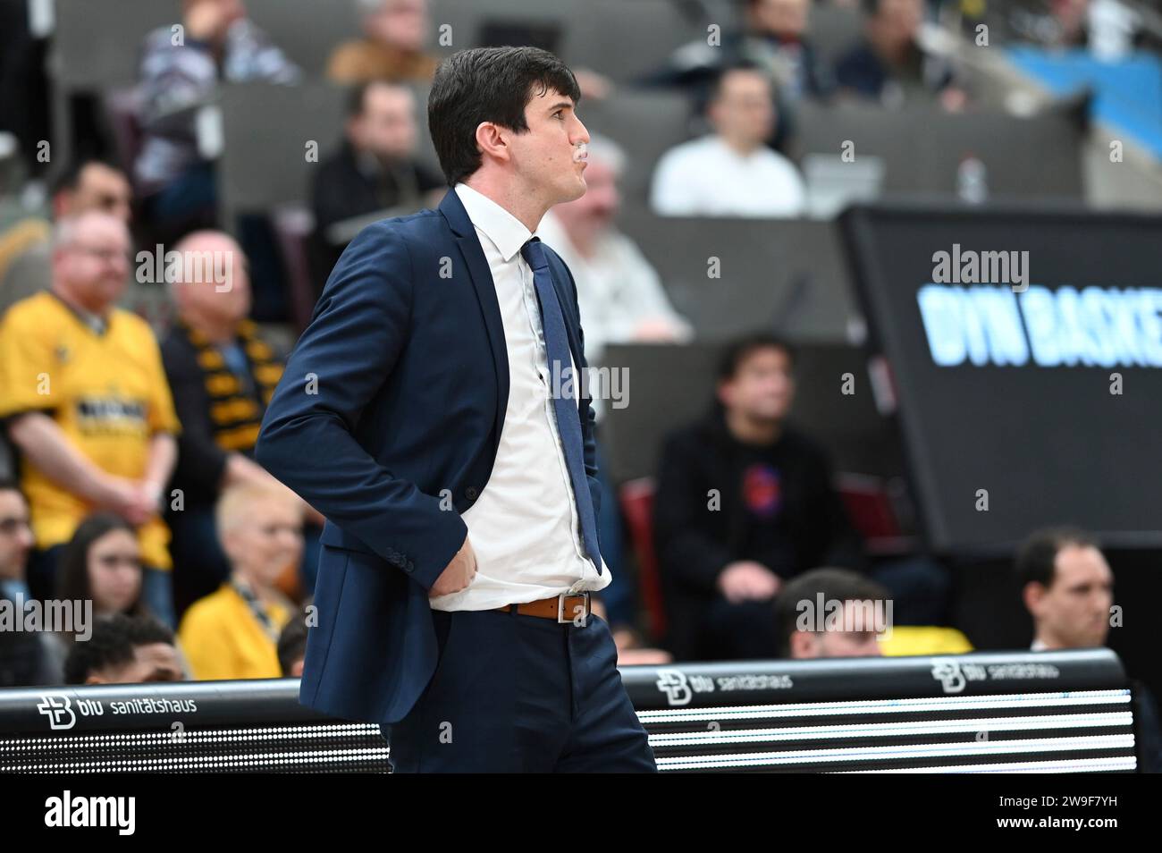 Ludwigsburg, Deutschland. 27th Dec, 2023. Pedro Calles (EWE Baskets