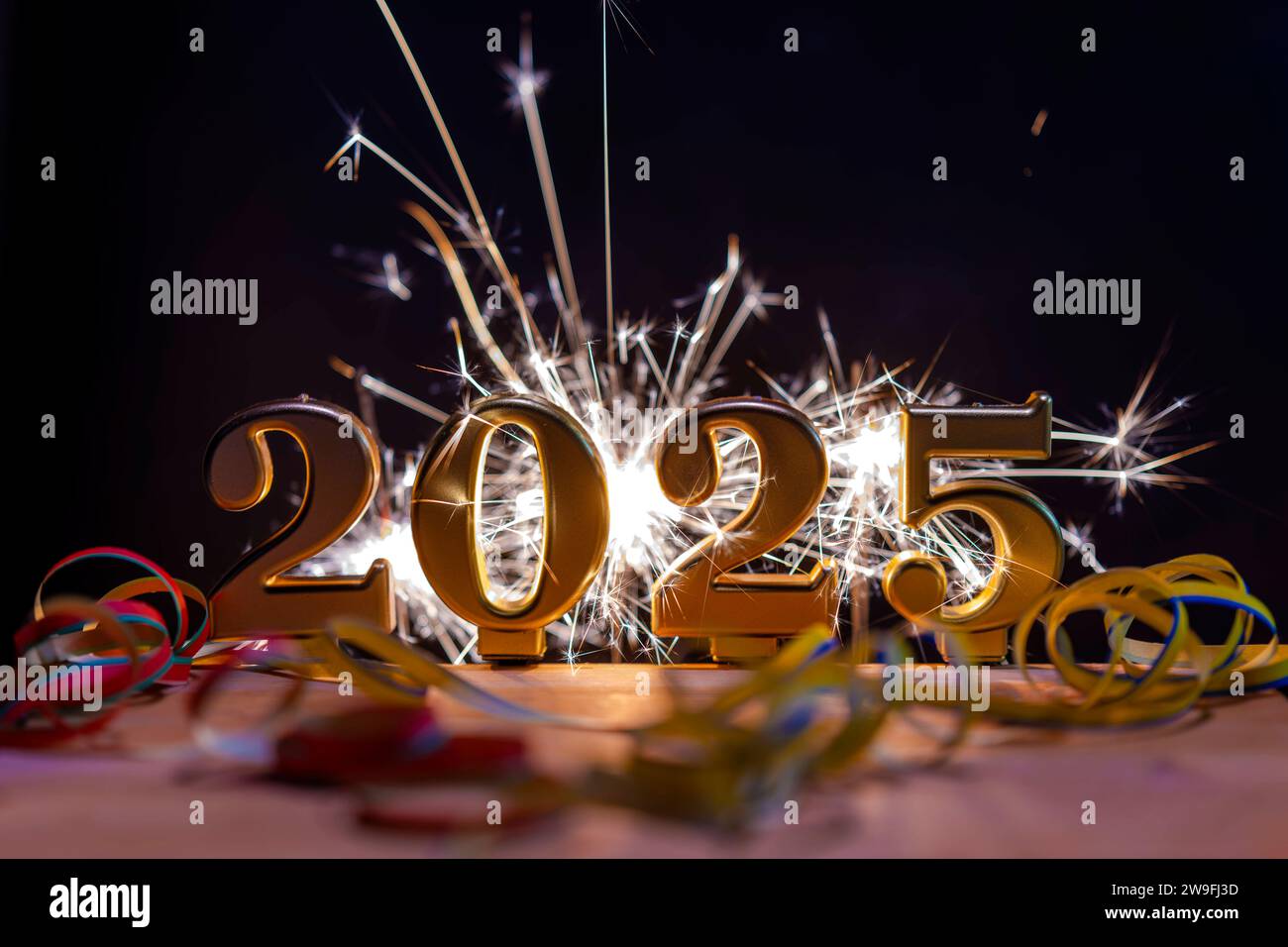 27.12.2023, Symbolbild Silvester 2025/2025, Die Welt feiert ins neue