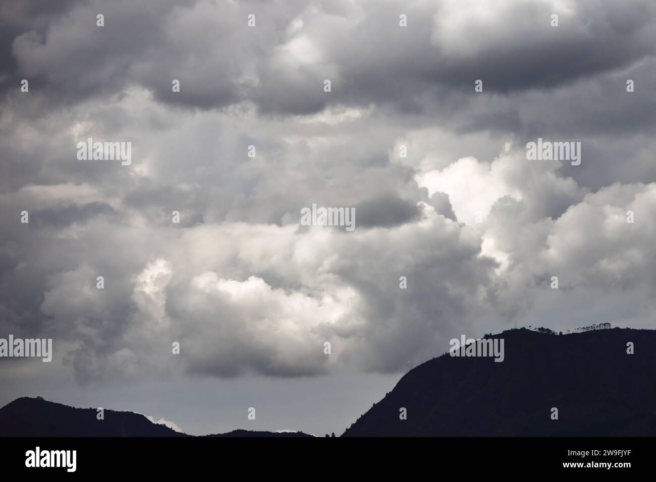 Bogota-Colombia. 27-12-2023. Clouds of cumulonimbus, stratocumulus, and cumulus, are seen in the sky of Bogota City after noon. Photo By: Jose I. Bula Stock Photo