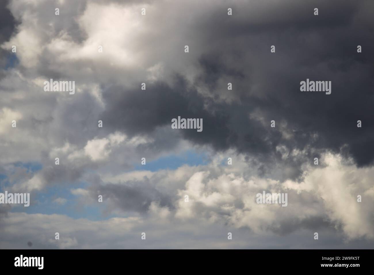 Bogota-Colombia. 27-12-2023. Clouds of cumulonimbus, stratocumulus, and cumulus, are seen in the sky of Bogota City after noon. Photo By: Jose I. Bula Stock Photo
