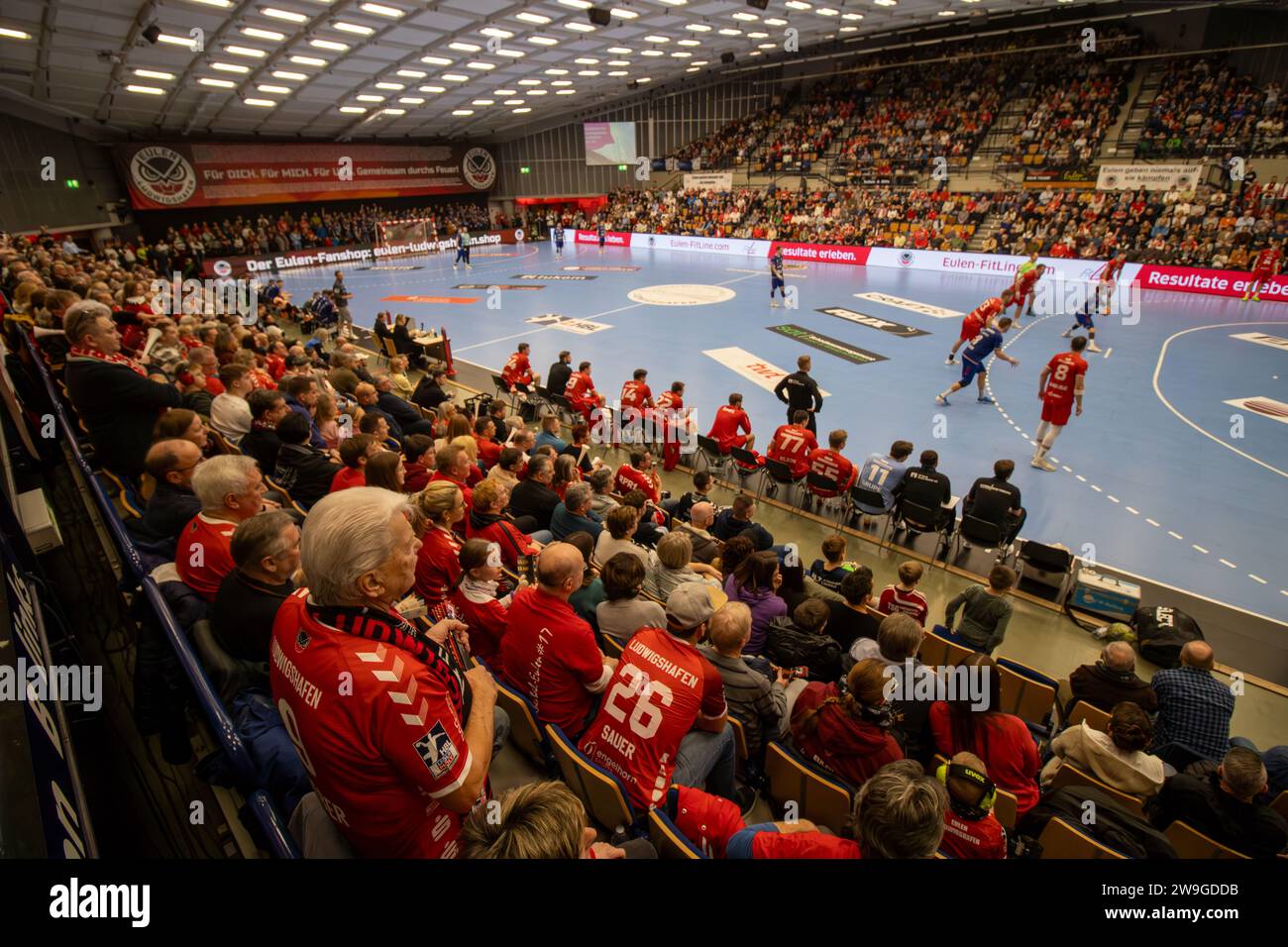 Ludwigshafen, 26.12.2023: On Boxing Day, the Eulen Ludwigshafen played against SG BBM Bietigheim in the second German Handball League. The Friedrich-E Stock Photo